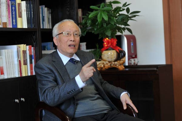 坚定信念坚守纪律　把人管自己和制度管人统一起来