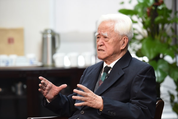一个民族如果忘记了过去，就不能正确地面对现在和未来
